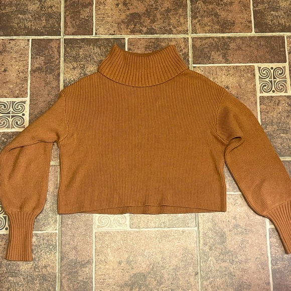 Cropped turtleneck sweater - Picture 5 of 6